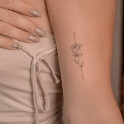 Tijdelijke tattoo fine line roos 2