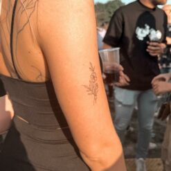 fine line bloemen tijdelijke tattoo 2